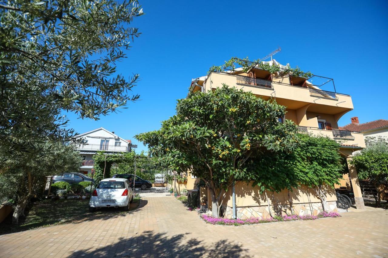 Apartments And Rooms Sinka Біоград-на-Мору Екстер'єр фото